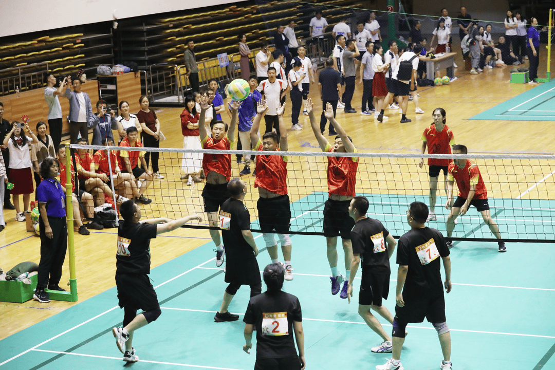 关于全队士气高昂,备战下一场重要比赛,掌声雷动的信息 关于全队士气高昂,备战下一场重要比赛,掌声雷动的信息