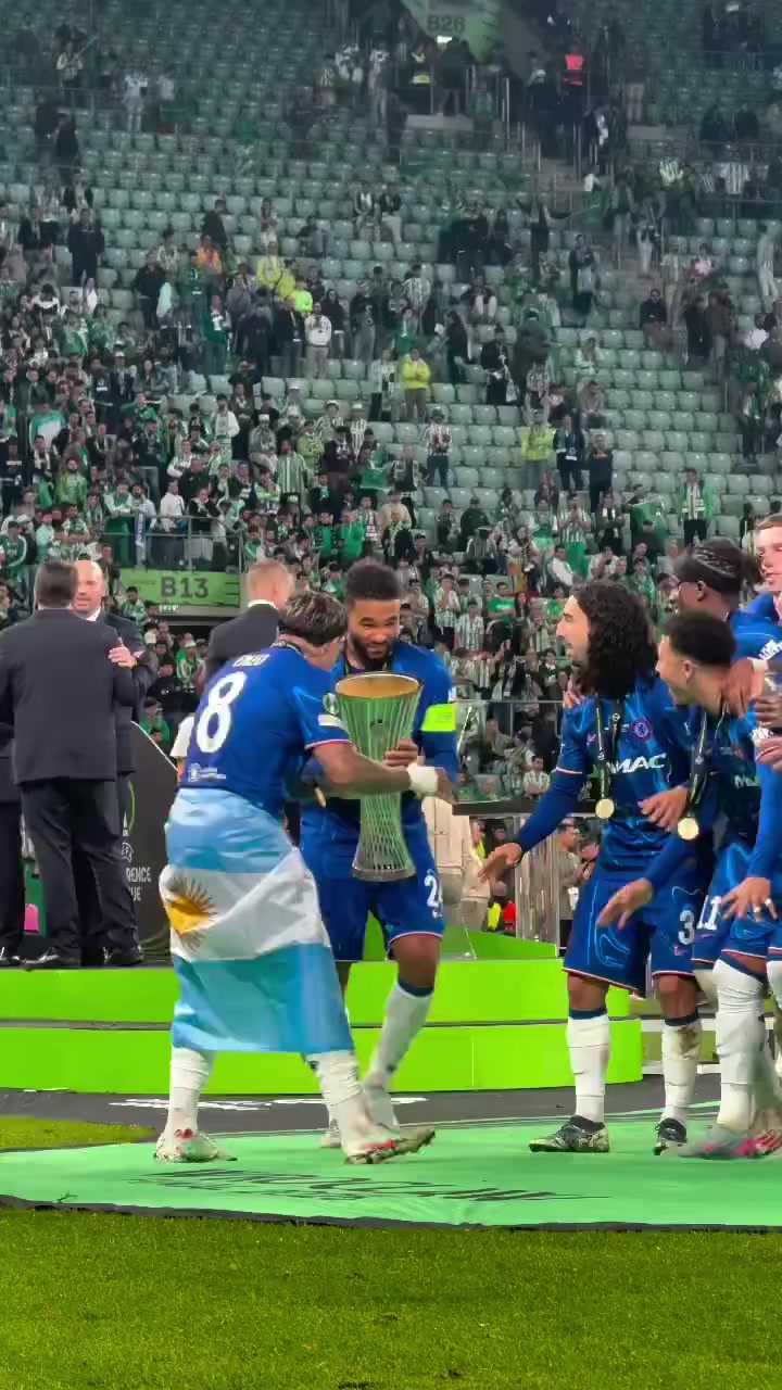 欧预赛赛场上演精彩对决,观赏性爆棚,掌声雷动 欧预赛赛场上演精彩对决,观赏性爆棚,掌声雷动