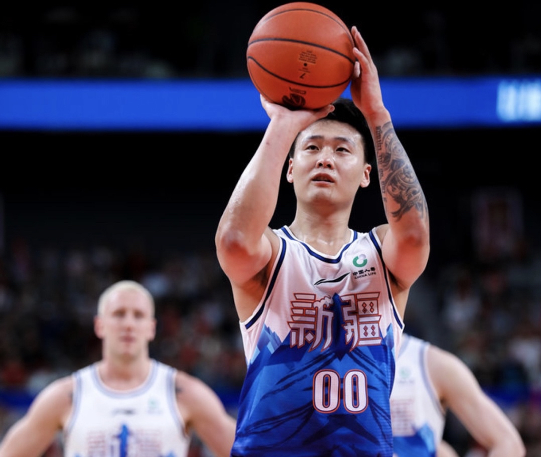 JDG绝杀DFM，CoreJJ团战一打五焦点之战淘汰赛，引爆全场热议