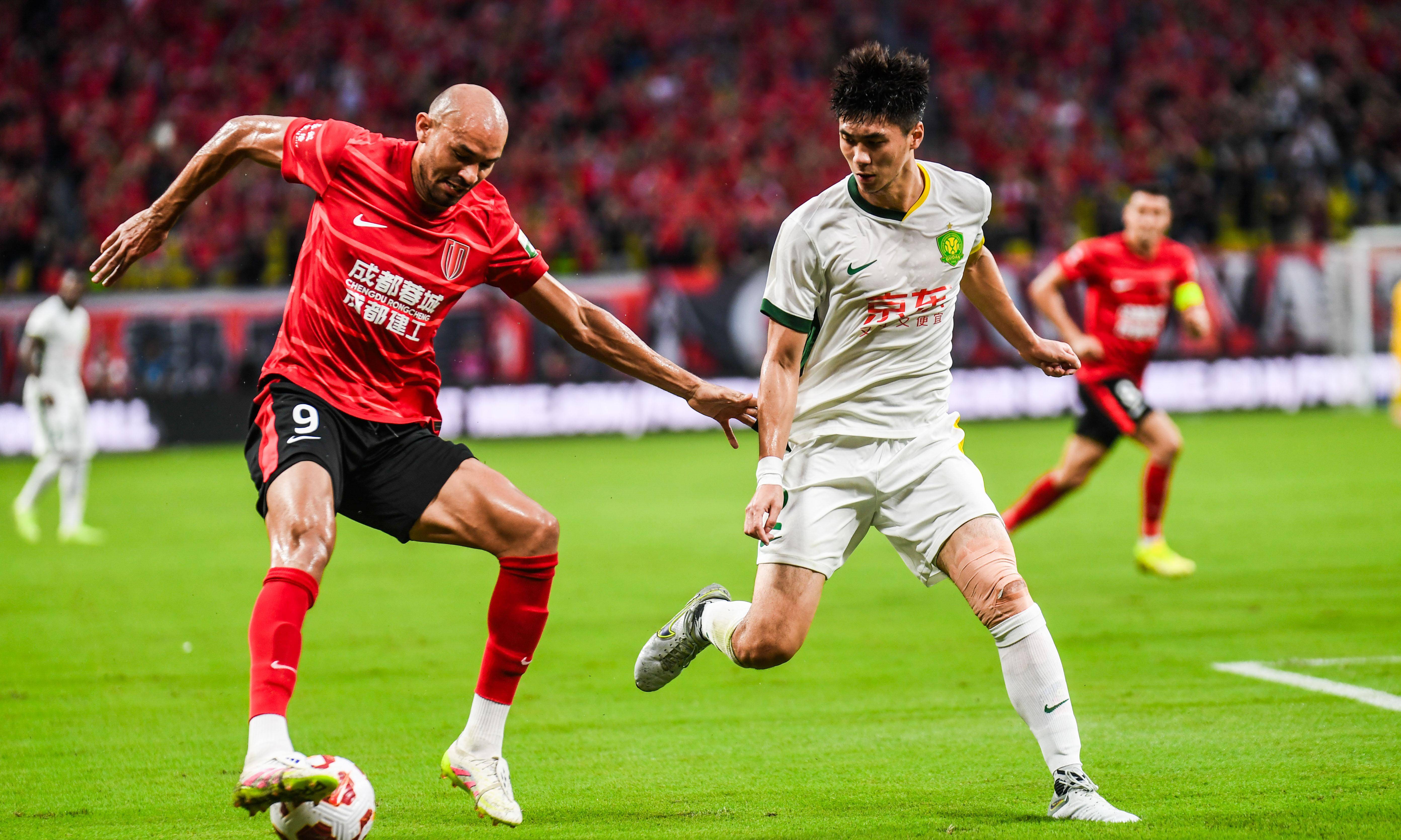 竞技足球比赛即将进行：各球队备战情况精妙，士气大振的简单介绍