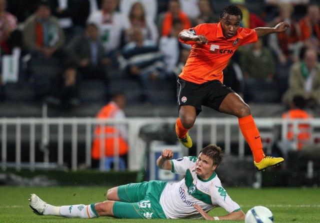 沙尔克逆风局势，力克对手收获关键胜利，掌声雷动