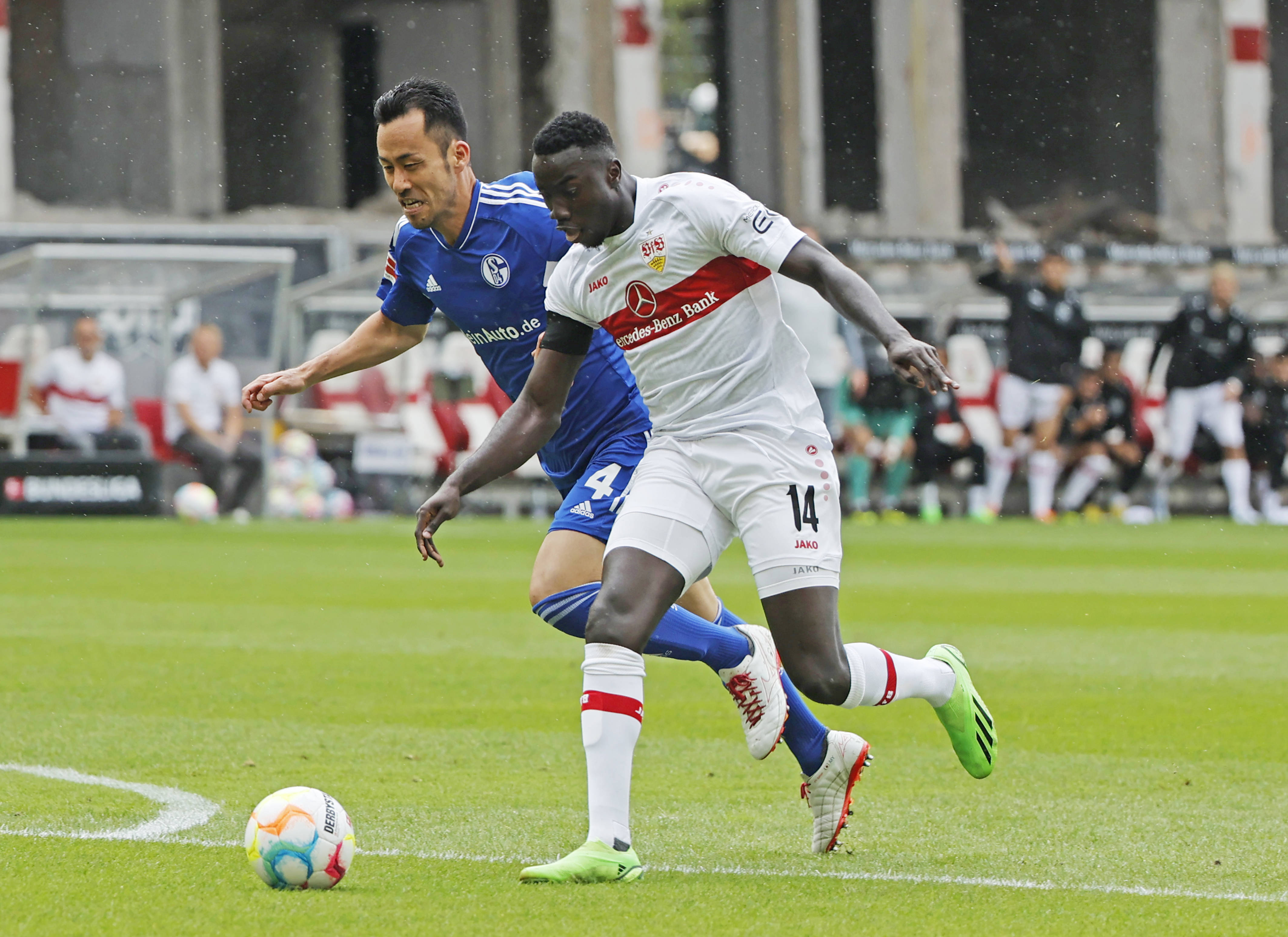 沙尔克球员表现出色,主教练赞不绝口,稳步上升 沙尔克球员表现出色,主教练赞不绝口,稳步上升