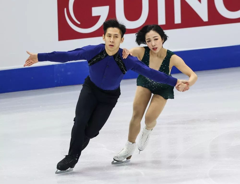 关于南斯拉夫队姐夺华南锦标赛桂冠，战绩斐然的信息