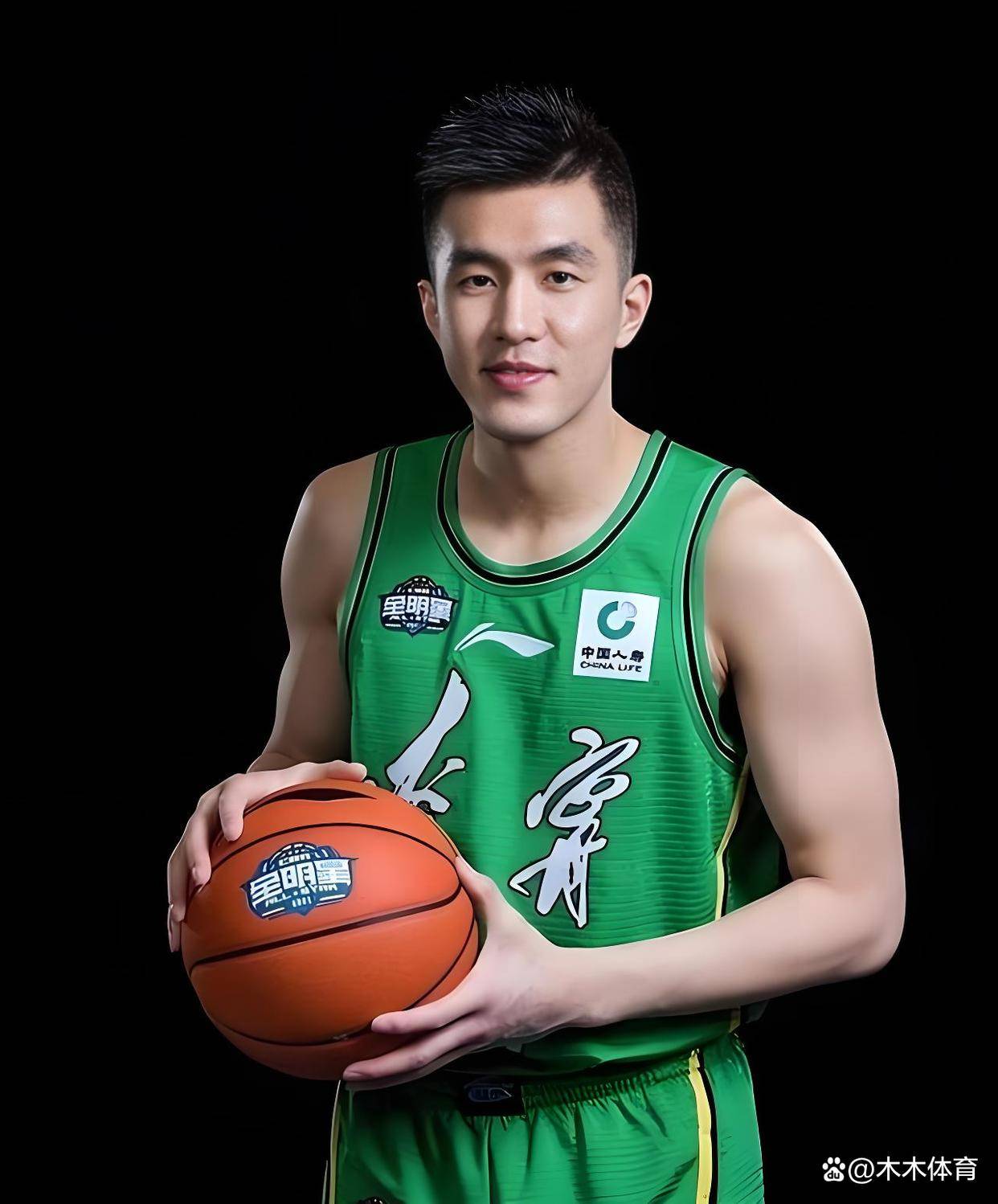 球员担任篮球学校教练普及篮球技能，引发热议的简单介绍