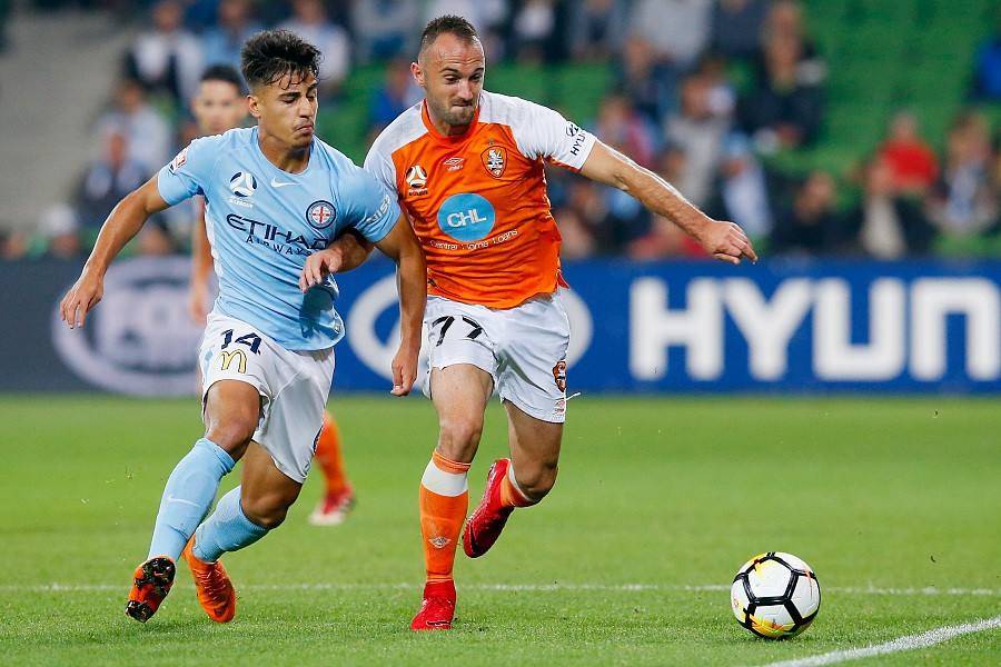 罗马客场战胜那不勒斯，升至积分榜首，战绩斐然