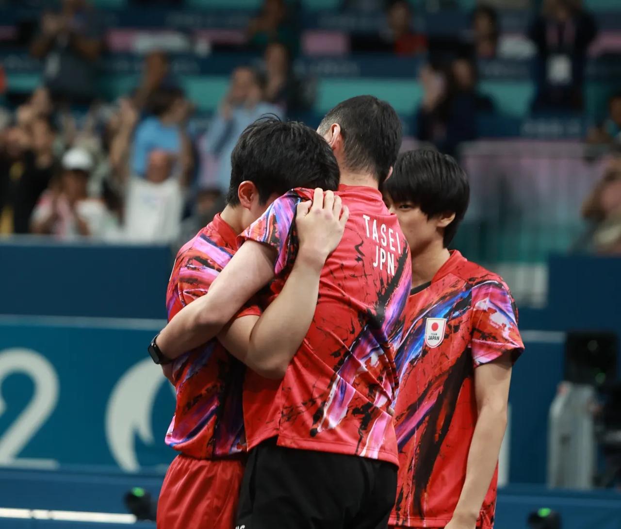 中国队横扫韩国队，张本智和扛起全队