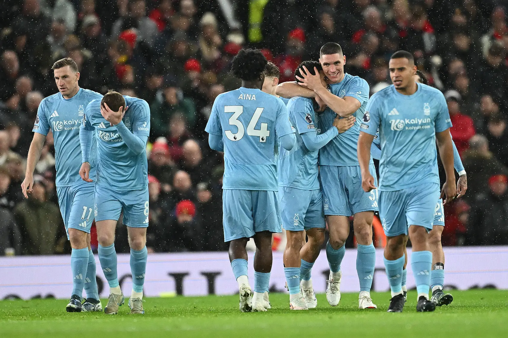 包含罗马碾压曼联，莫德里奇统治全场的词条