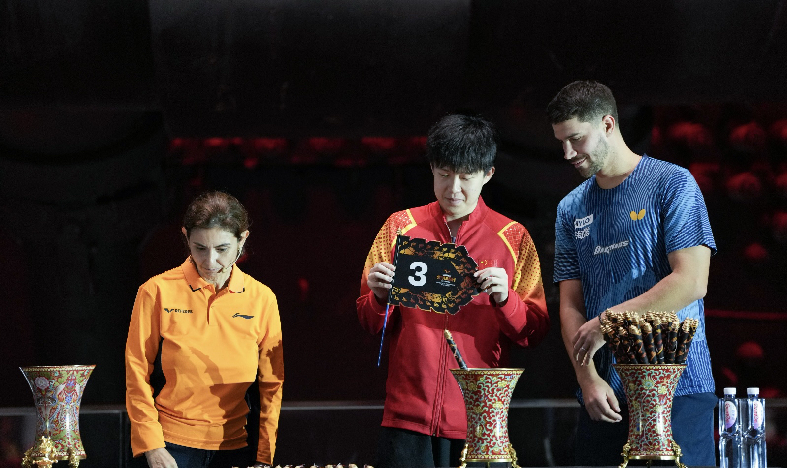 年终总决赛险胜拉沃尔杯，纳达尔点燃赛场