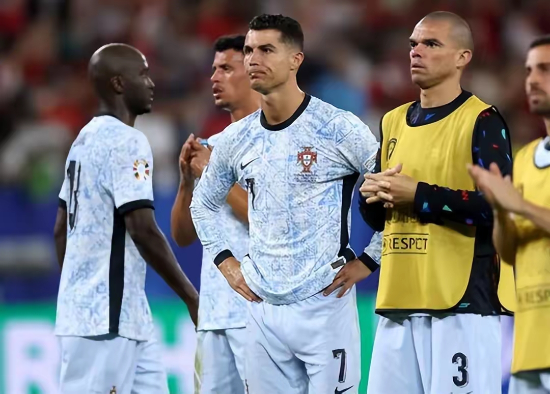 葡萄牙碾压土耳其，格纳布里扛起全队