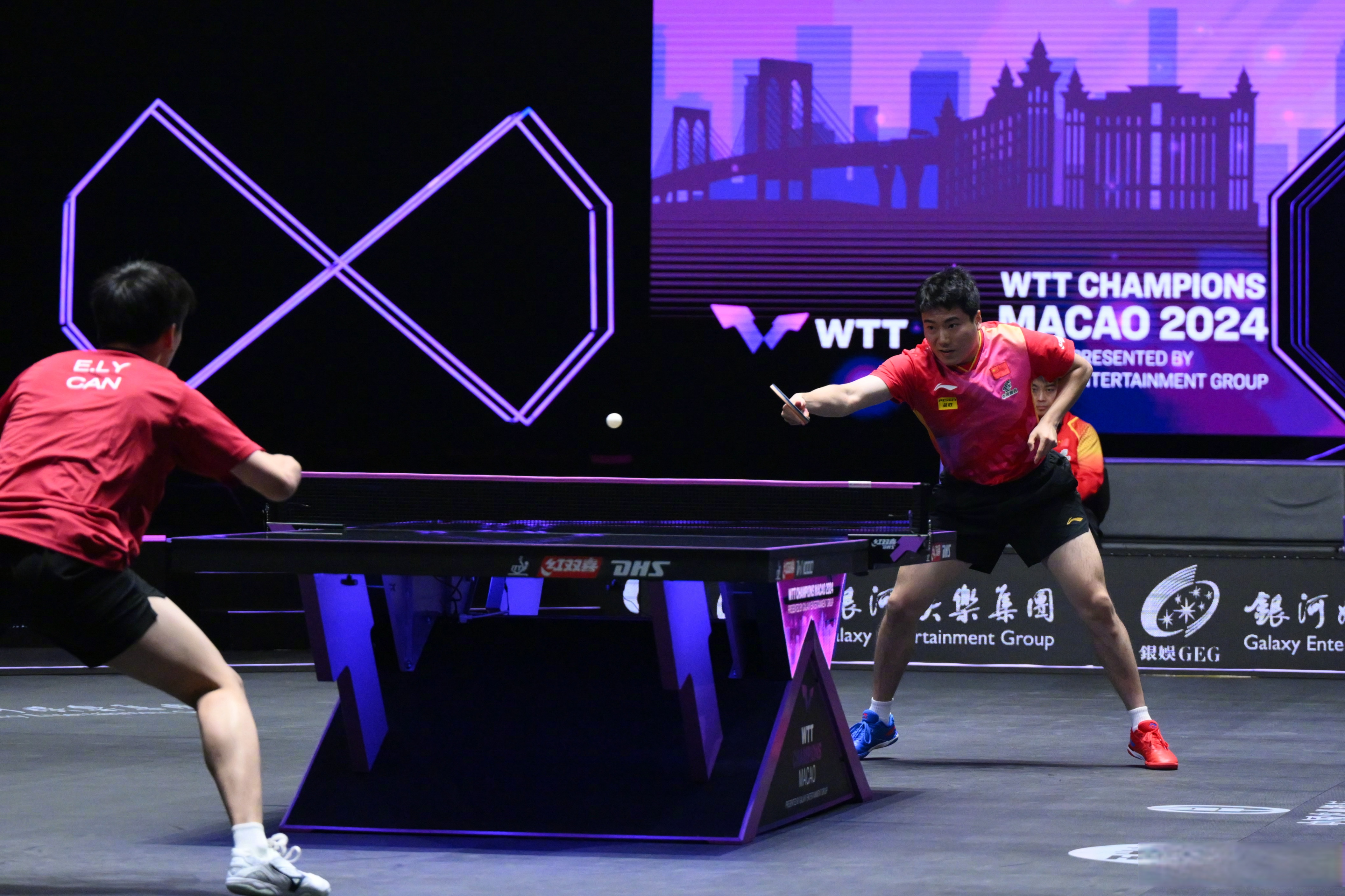 奥地利队翻盘中国队,梁靖崑点燃赛场 奥地利队翻盘中国队,梁靖崑点燃赛场