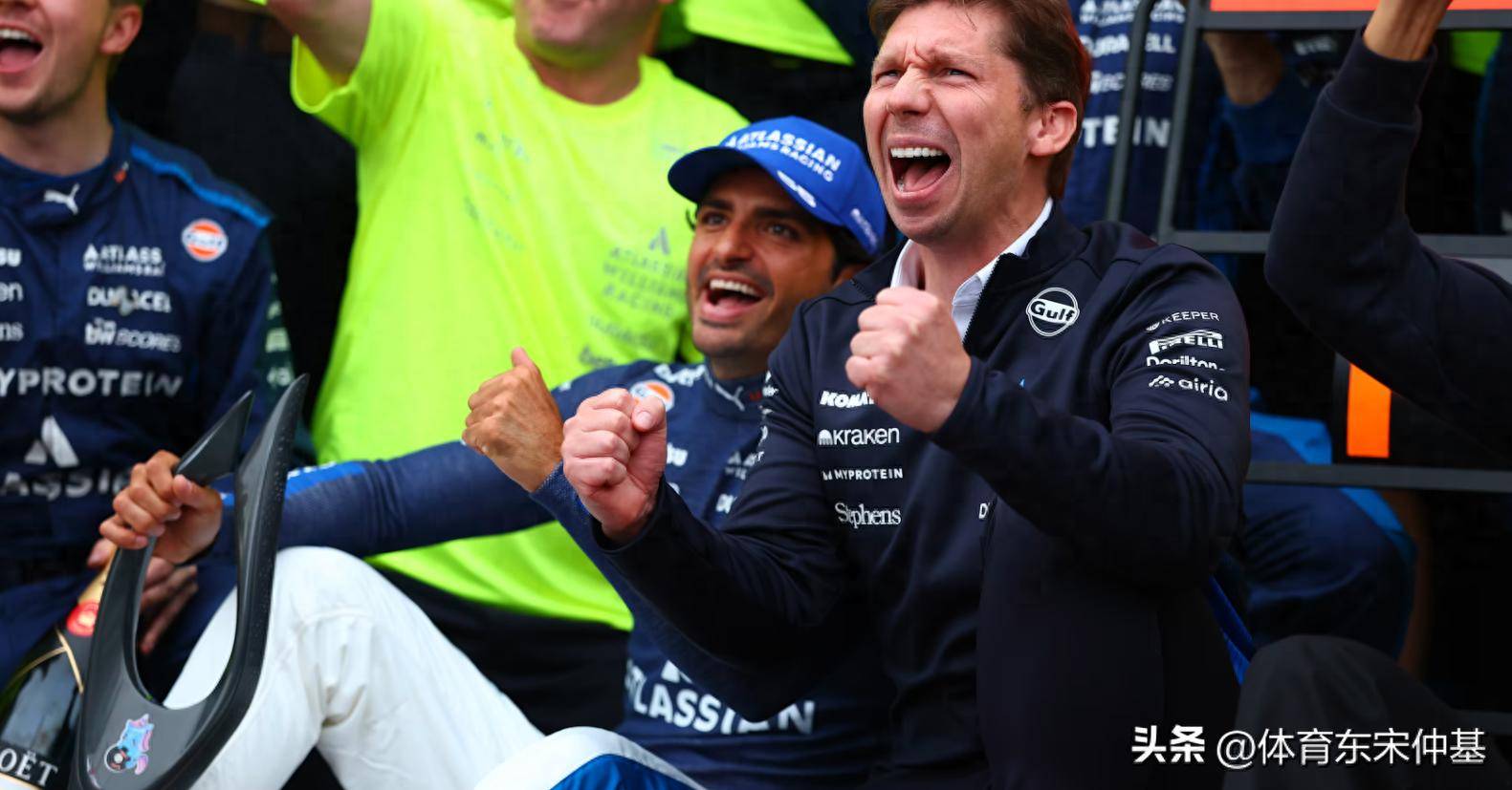 梅赛德斯横扫雷诺车队,塞恩斯带队取胜 梅赛德斯横扫雷诺车队,塞恩斯带队取胜