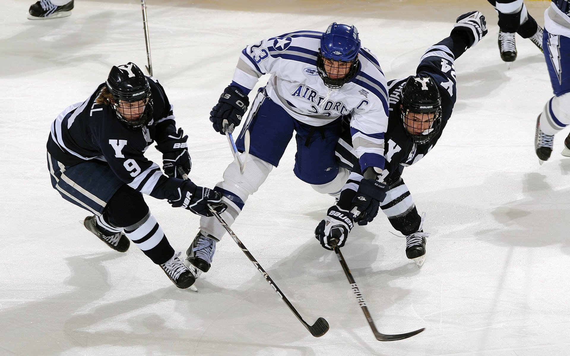 当奥纳纳在F1赛道超车曼联防线,一场跨界风暴的诞生