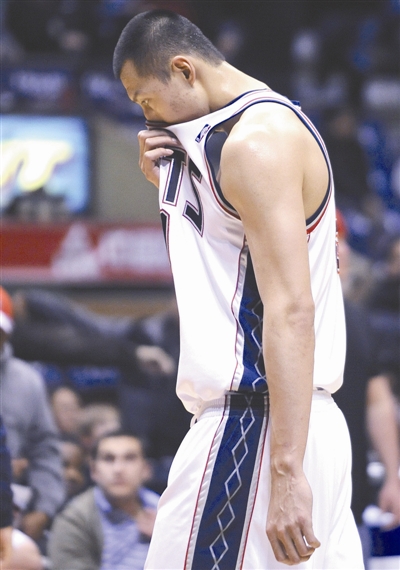 雷霆完胜福建队,易建联点燃赛场 雷霆完胜福建队,易建联点燃赛场