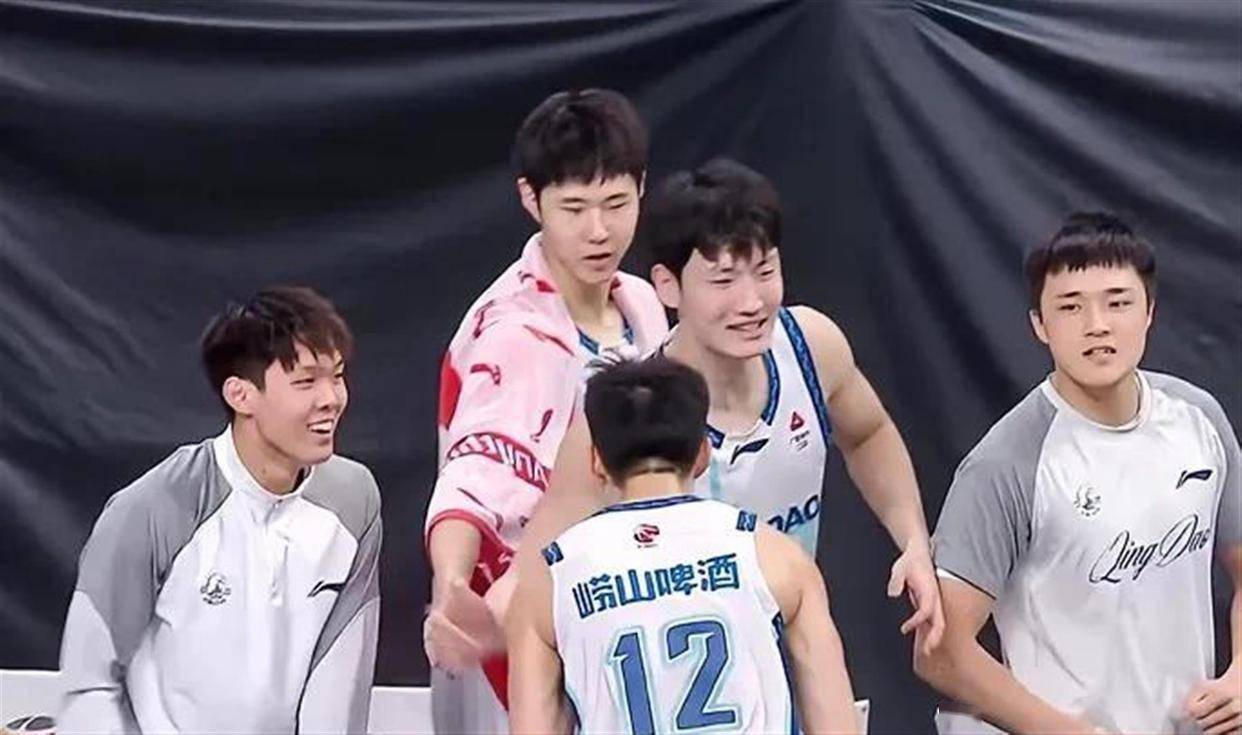 青岛队险胜天津队，周琦点燃赛场