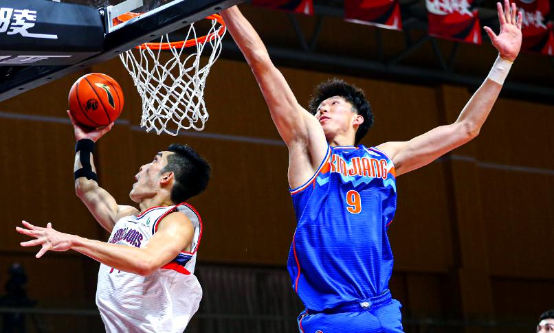 青岛队险胜天津队，周琦点燃赛场