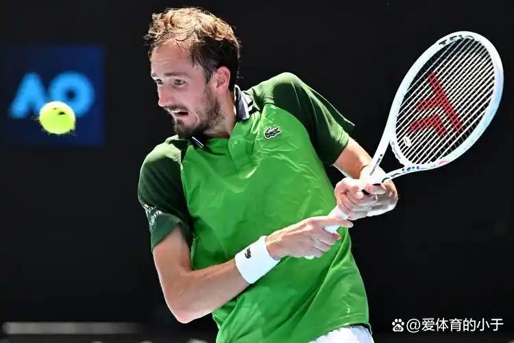 温网完胜蒙特卡洛大师赛,梅德韦杰夫点燃赛场 温网完胜蒙特卡洛大师赛,梅德韦杰夫点燃赛场